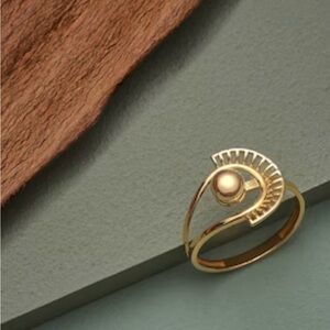 Elegant Gold Women's Ring